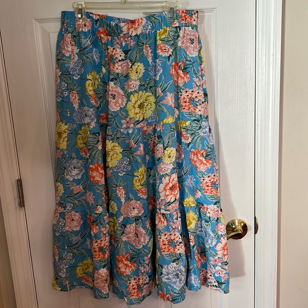 Loft long blue floral skirt NWT size xl, elastic waist